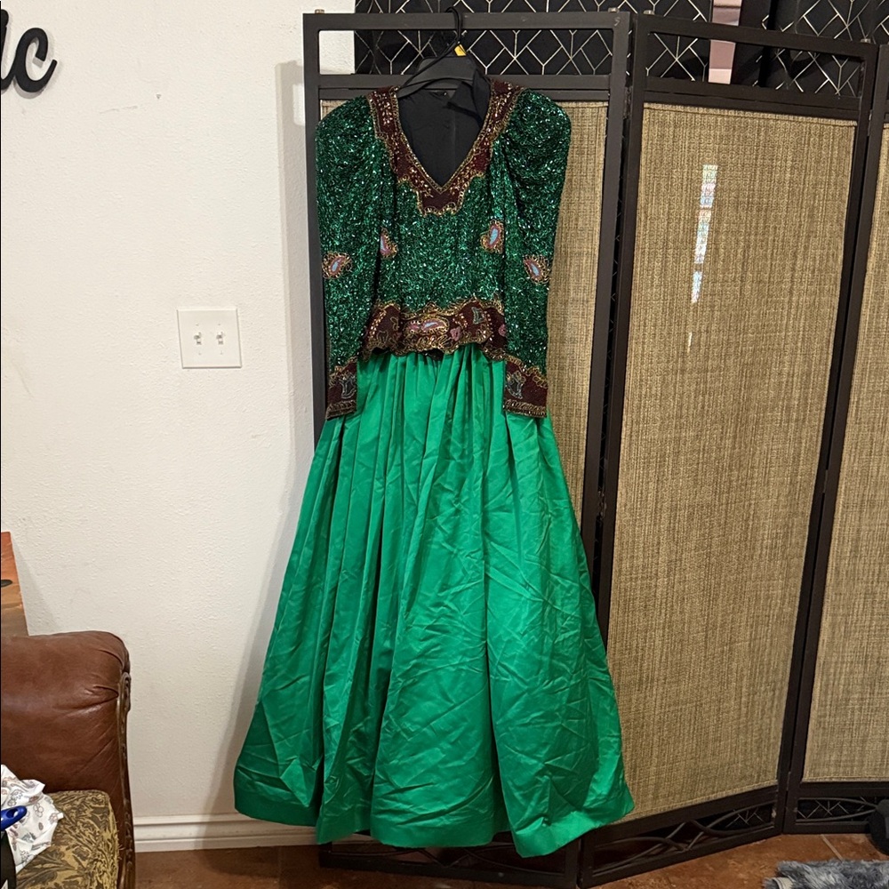 Silhouette Green Long Sleeve Dress